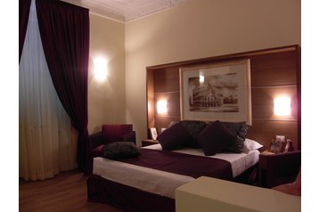 Italia Privát Roma, Esterno